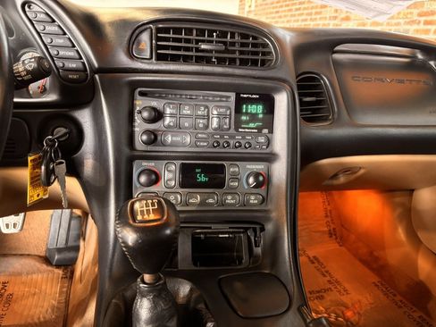 Used 2001 Chevrolet Corvette Convertible w/ Preferred Equipment Group2 image 19