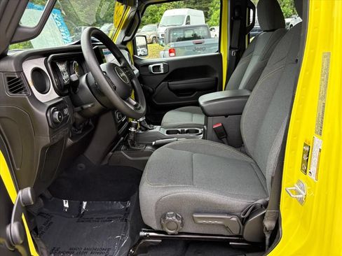 Used 2024 Jeep Wrangler Unlimited Sport AWD/4WD image 16