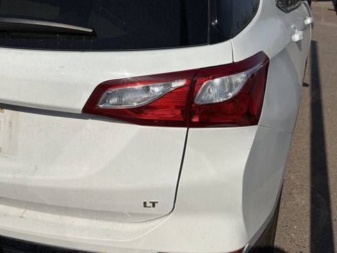 Used 2018 Chevrolet Equinox LT w/ Sun & Infotainment Package FWD image 8
