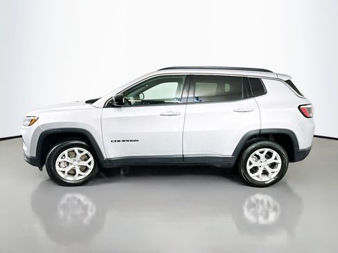Used 2024 Jeep Compass Latitude AWD/4WD image 4