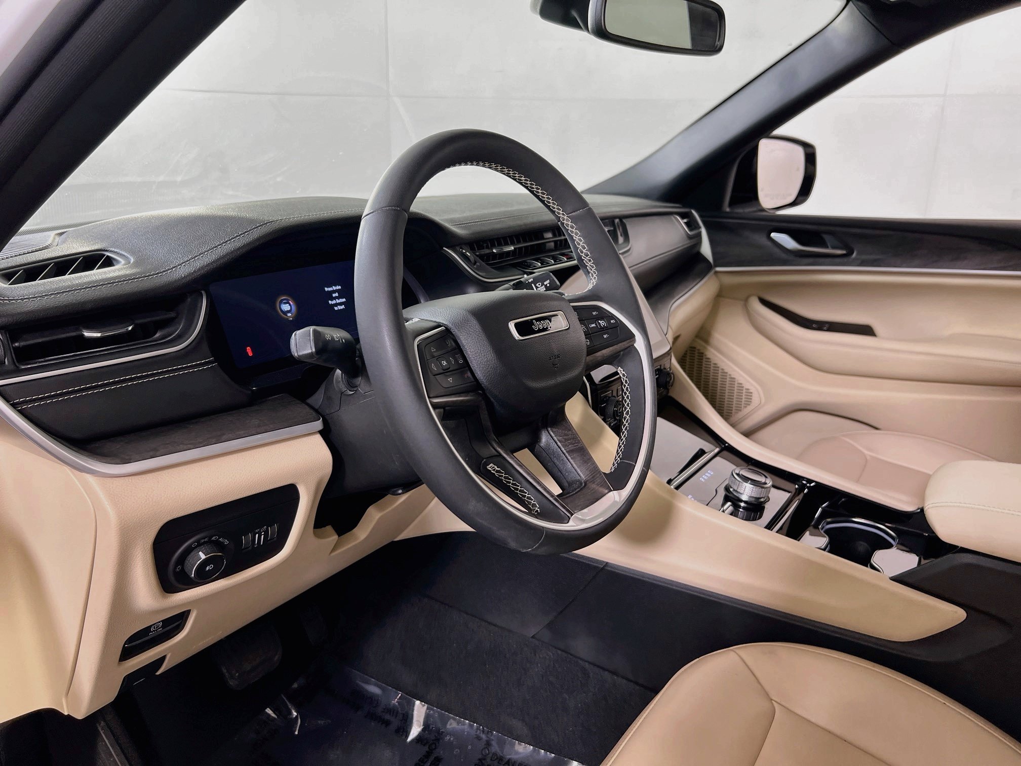 Used 2023 Jeep Grand Cherokee Limited w/ Trailer Tow Prep Group (B) AWD/4WD image 9
