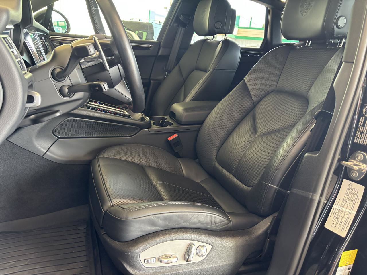 Used 2023 Porsche Macan S AWD/4WD image 14
