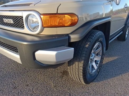 Used 2014 Toyota FJ Cruiser 4WD image 9