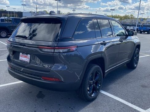 New 2025 Jeep Grand Cherokee Altitude w/ Trailer Tow Package image 8