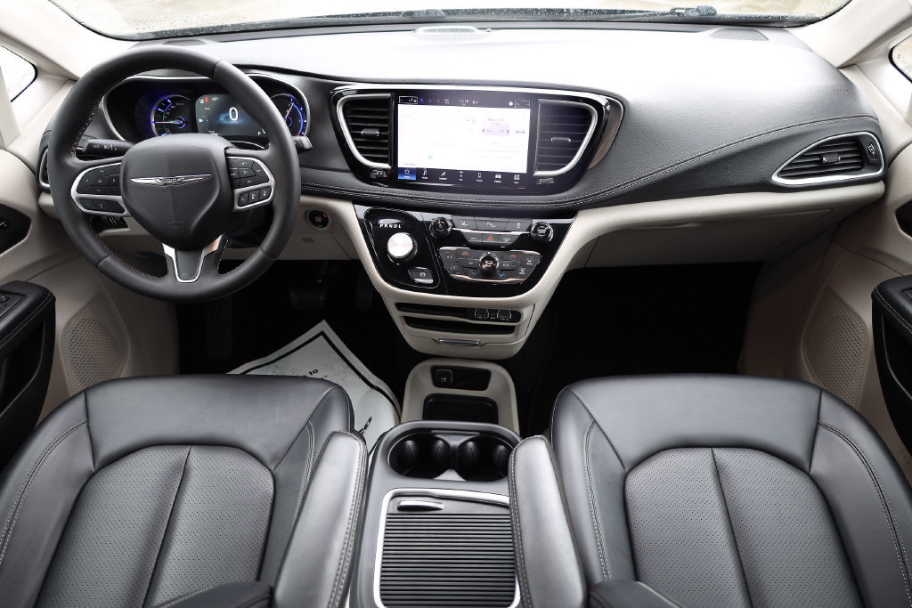 Used 2024 Chrysler Pacifica Limited FWD image 19