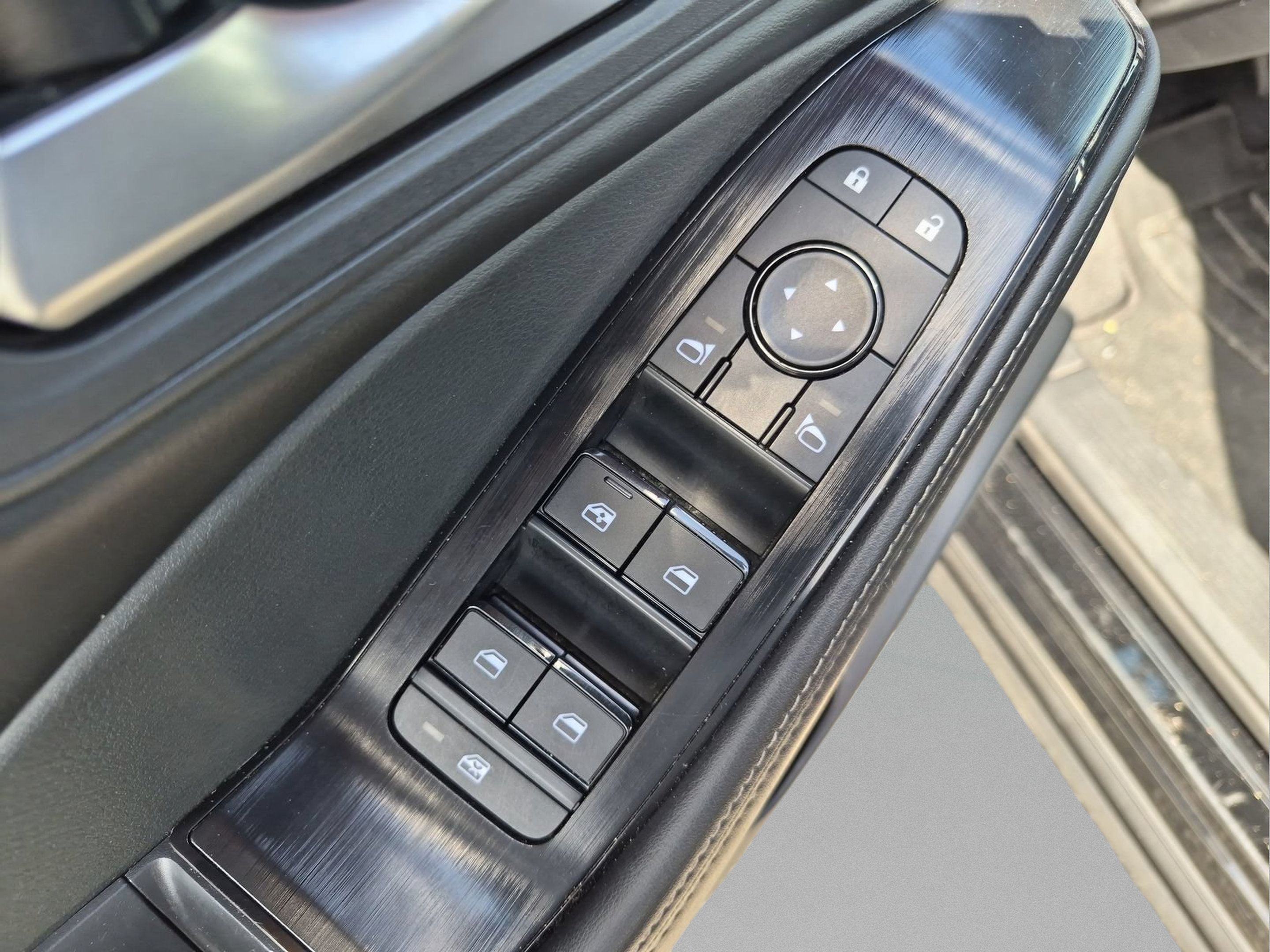 Used 2026 Nissan Rogue SV FWD image 15