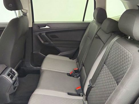 Used 2018 Volkswagen Tiguan S image 20