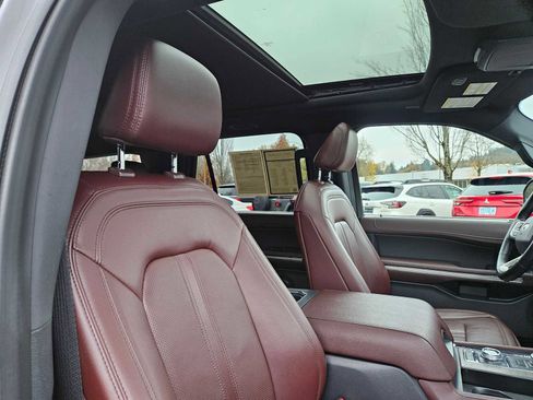 Used 2022 Ford Expedition Limited image 13