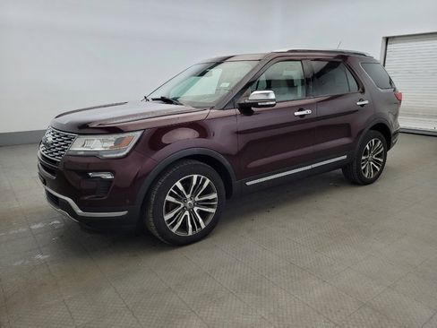 Used 2018 Ford Explorer Platinum image 2