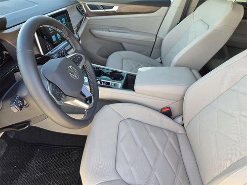 New 2026 Volkswagen Atlas SE image 10