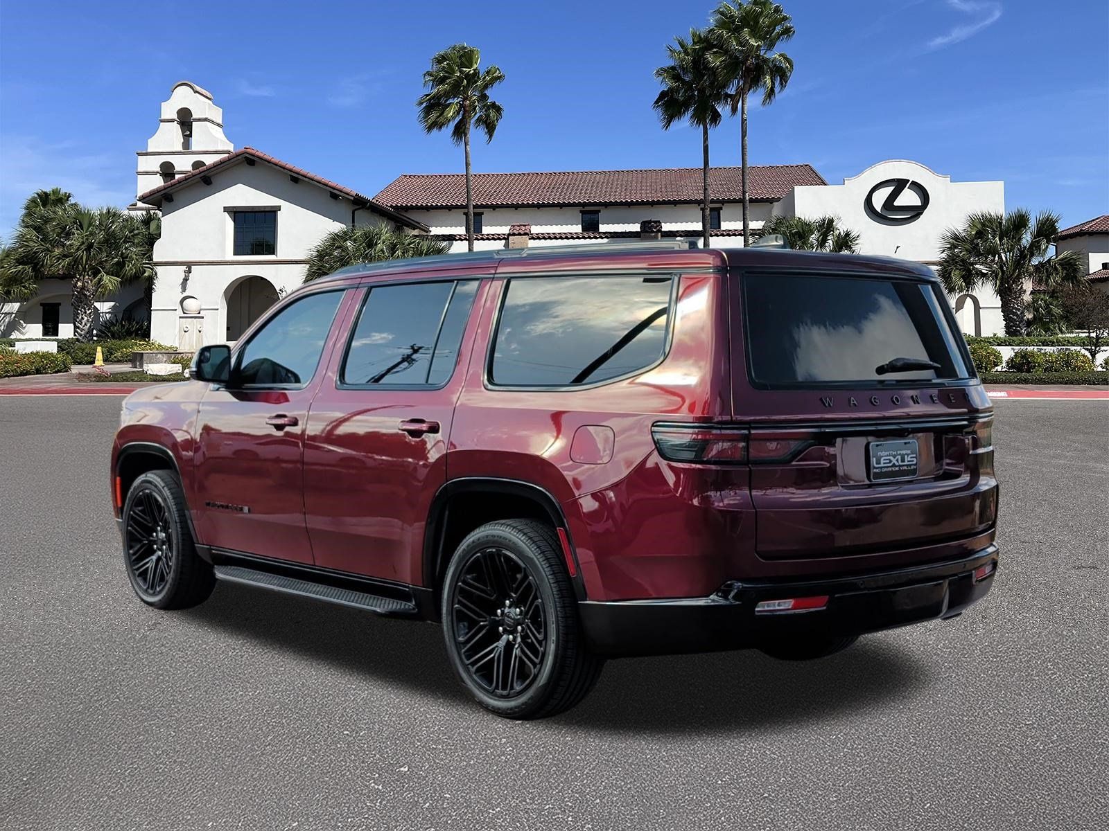 Used 2024 Jeep Wagoneer Series II RWD image 4