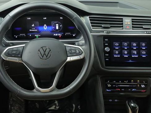 Used 2024 Volkswagen Tiguan SE image 12