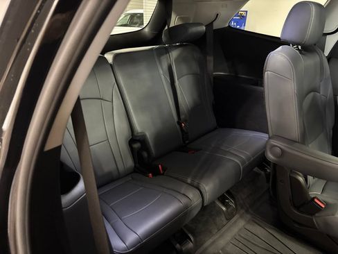 Used 2021 Buick Enclave Essence w/ Sound and Sites Package AWD/4WD image 37