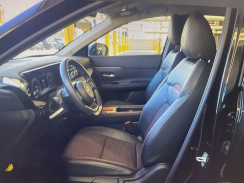 Used 2025 Nissan Kicks SR image 6