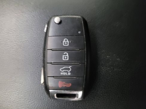 Used 2019 Kia Sorento LX image 32