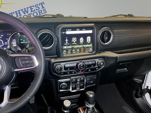Used 2023 Jeep Wrangler Unlimited Sahara AWD/4WD image 10