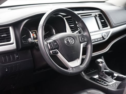 Used 2015 Toyota Highlander XLE image 10