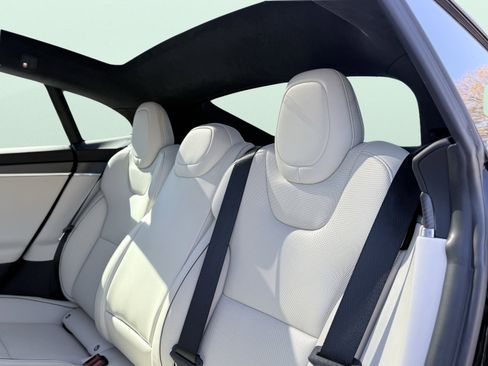 Used 2023 Tesla Model S Plaid image 19