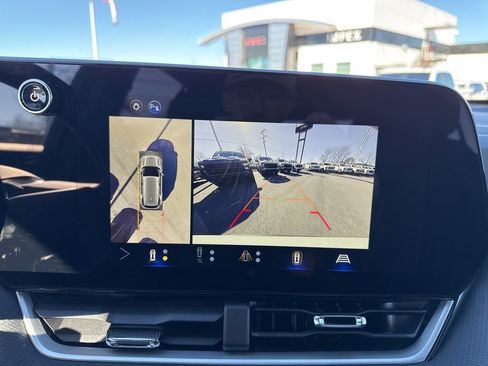 Used 2025 Chevrolet Equinox LT w/ Convenience Package II image 21