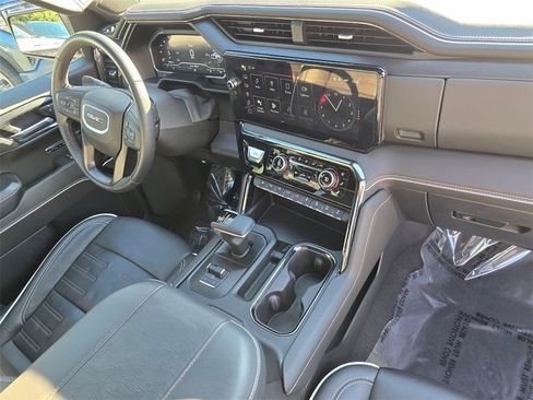 Used 2024 GMC Sierra 1500 AT4X image 10