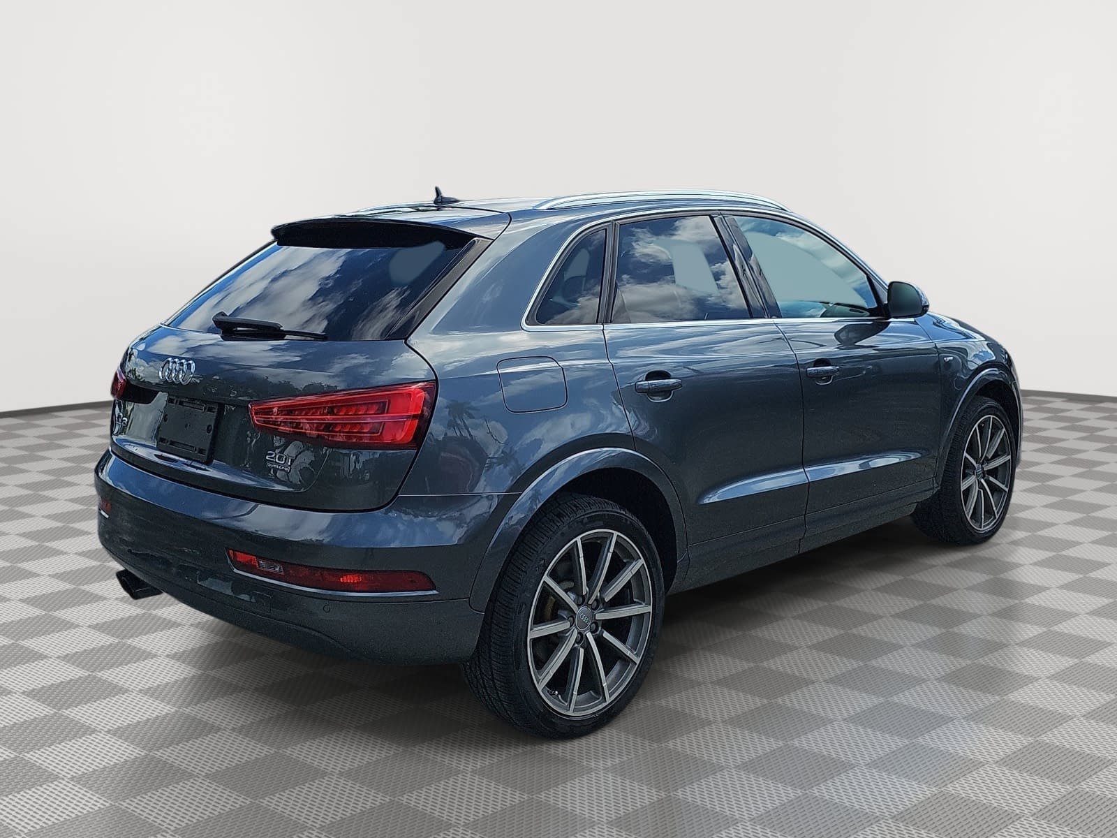 Used 2018 Audi Q3 2.0T Premium Plus w/ Premium Plus Package AWD/4WD image 8