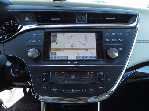 Used 2014 Toyota Avalon Limited w/ Technology Package FWD image 16