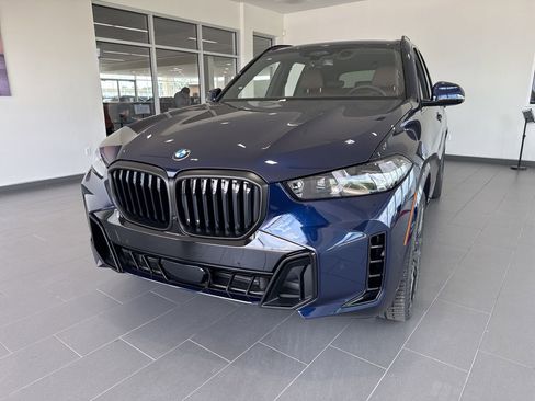 New 2026 BMW X5 xDrive40i w/ M Sport Package AWD/4WD image 3