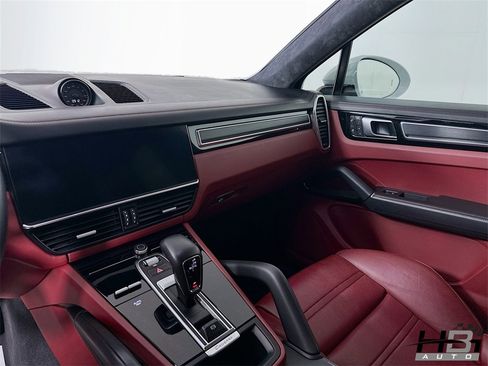 Used 2022 Porsche Cayenne GTS w/ Premium Package Plus image 17