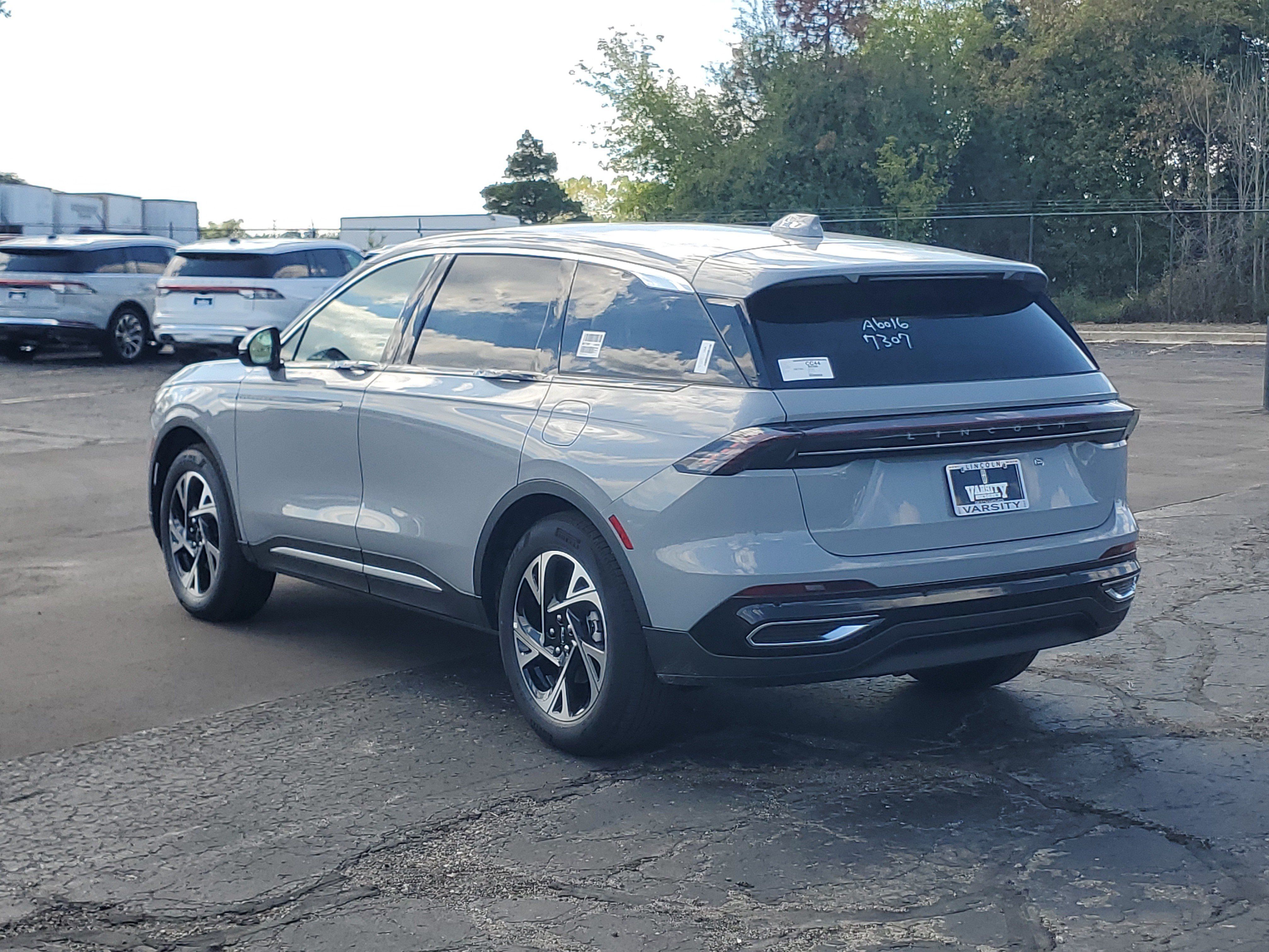 New 2026 Lincoln Nautilus Premier AWD/4WD image 3