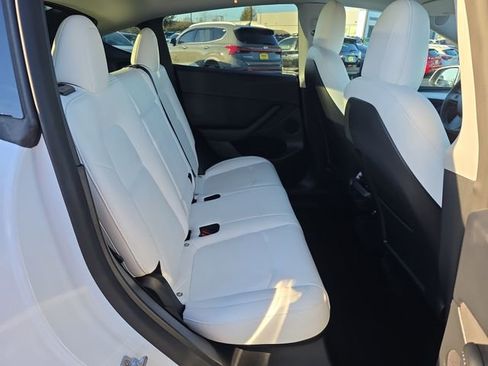 Used 2022 Tesla Model Y Performance image 11