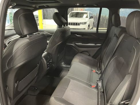 Certified 2025 Jeep Grand Cherokee Laredo w/ Luxury Tech Group I image 14