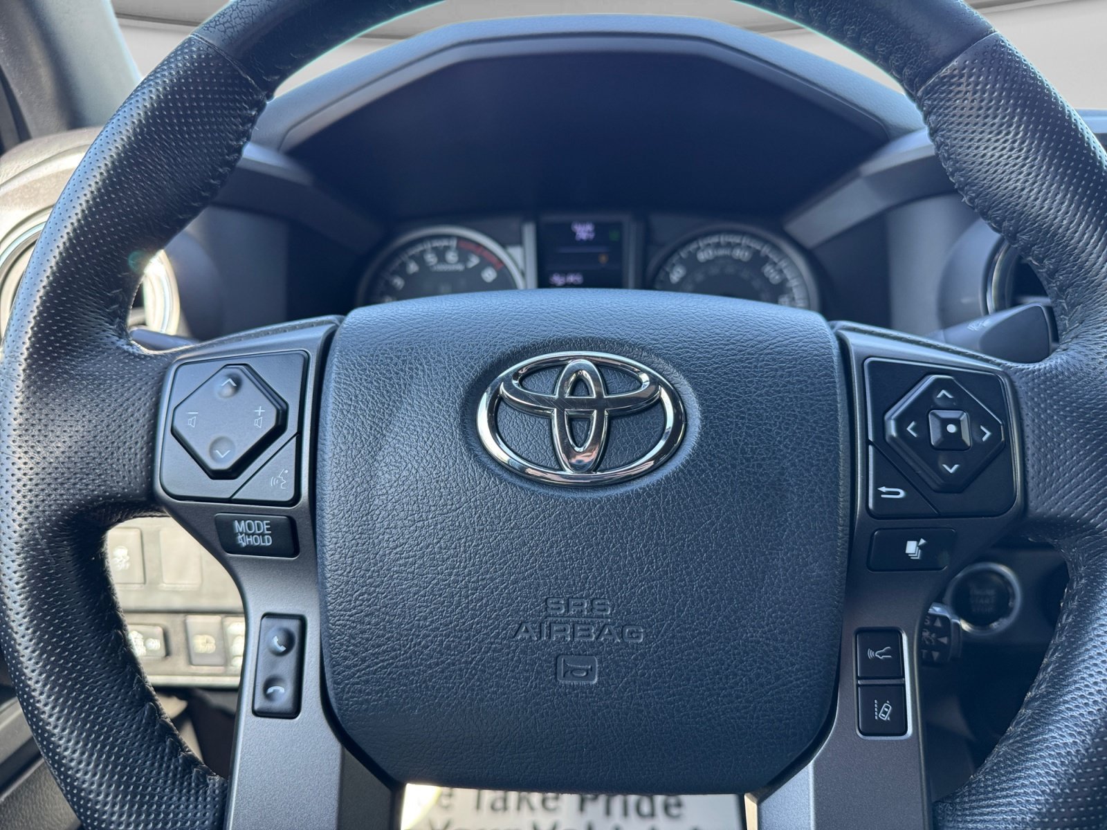 Used 2020 Toyota Tacoma TRD Off-Road w/ Technology Package AWD/4WD image 17