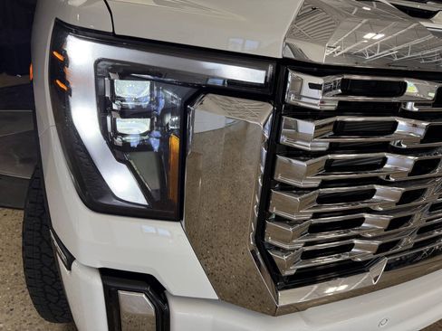 Used 2026 GMC Sierra 2500 Denali w/ Denali Reserve Package AWD/4WD image 18