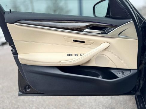 Used 2020 BMW 530i xDrive w/ Executive Package image 12