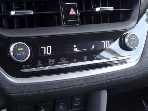 Used 2025 Toyota Corolla Cross XLE AWD/4WD image 25
