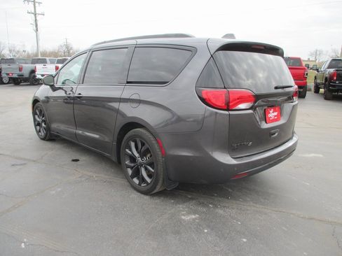 Used 2019 Chrysler Pacifica Touring-L Plus w/ Advanced Safetytec Group image 7