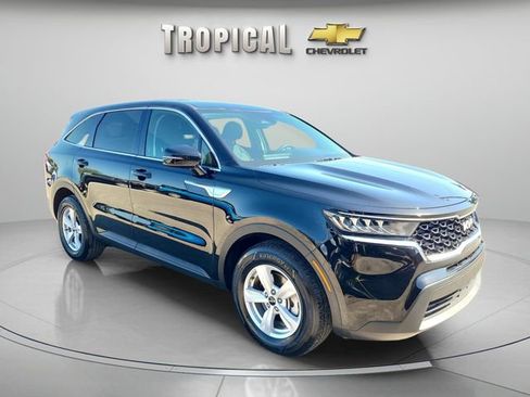 Used 2023 Kia Sorento LX image 7