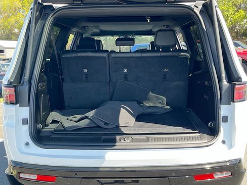 Certified 2025 Jeep Wagoneer L Series II w/ Premium Group I image 28