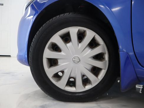 Used 2015 Nissan Versa SV FWD image 7