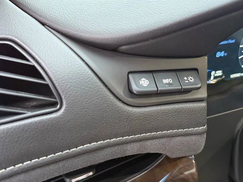 Used 2020 Cadillac Escalade Premium Luxury image 15