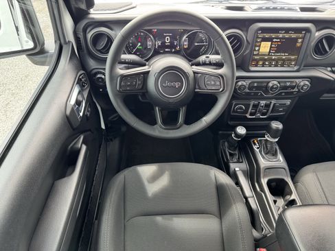 Used 2023 Jeep Wrangler Unlimited w/ Sun & Screen Package AWD/4WD image 14