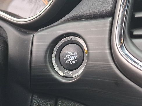 Used 2019 Jeep Grand Cherokee Laredo image 25