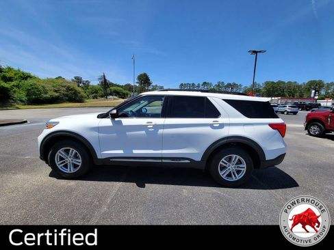 Certified 2021 Ford Explorer XLT w/ Equipment Group 202A AWD/4WD image 3