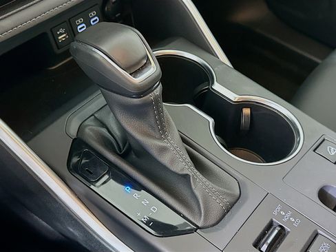 Used 2025 Toyota Highlander XLE image 24