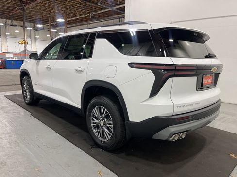 New 2026 Chevrolet Traverse LT w/ Driver Confidence Package AWD/4WD image 5