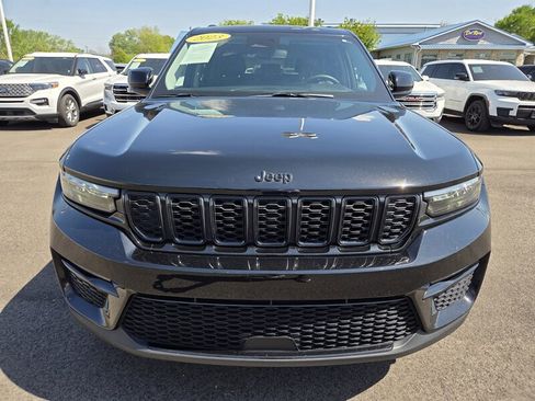 Used 2023 Jeep Grand Cherokee Limited w/ Black Appearance Package AWD/4WD image 8