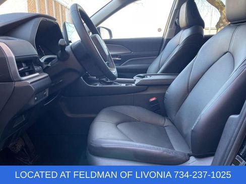 Used 2025 Toyota Grand Highlander AWD image 18