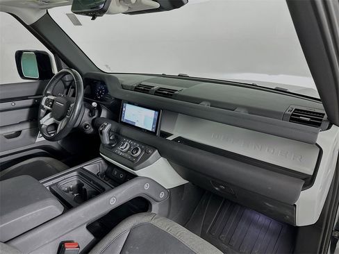 Used 2020 Land Rover Defender 110 SE image 30