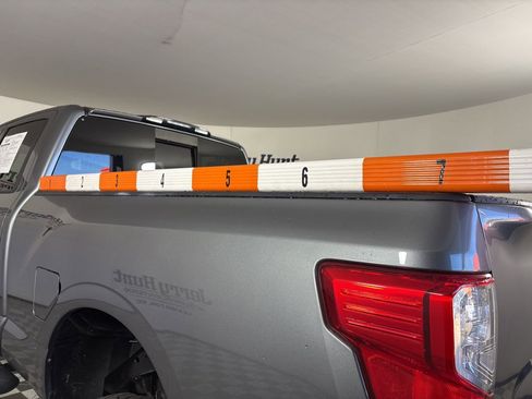 Used 2018 Nissan Titan SV w/ SV Convenience Package image 7