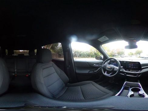 Used 2025 Chevrolet Equinox LT image 41